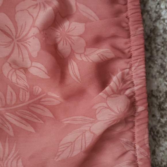 💖 $ 3 add on Pretty top with tie sleeves and gather neck💖 - Picture 4 of 5